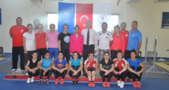 Halter Yıldız Bayan Milli Takımı Isparta'da...