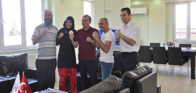 Isparta'nın Milli Gururu Sümeyye BARBAROS Kick Boks Türkiye Şampiyonu oldu