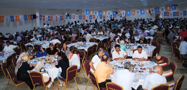 AK PARTİ EĞİRDİR TEŞKİLATI İFTAR YEMEĞİ DÜZENLEDİ