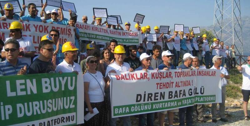 BAFA'DA YAŞAM SON BULURKEN SON ÇIĞLIK İÇİN, İNSAN ZİNCİRİ EYLEMİ YAPILDI!