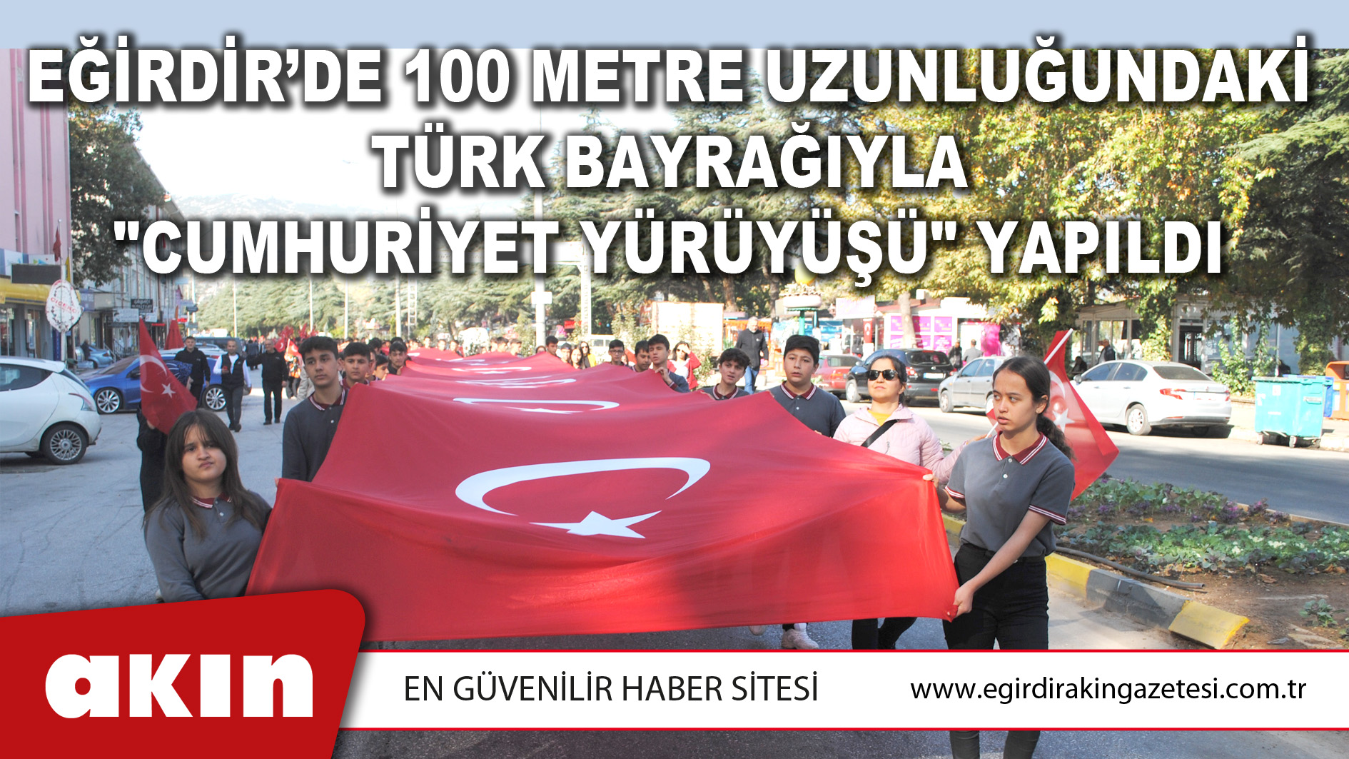 Eğirdir’de 100 Metre Uzunluğundaki Türk Bayrağıyla 