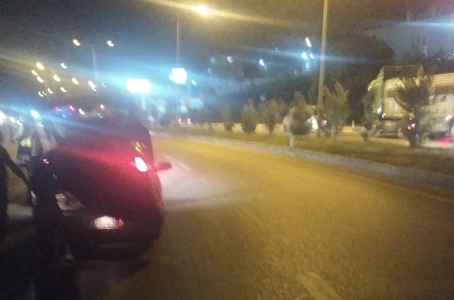 Direksiyon hakimiyetini kaybetti, orta refüje çıktı....