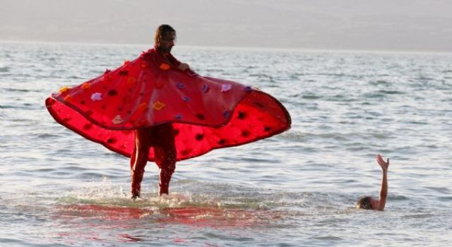 BURDUR GÖLÜ'NDEKİ KURAKLIĞA DANS EDEREK DİKKAT ÇEKTİLER