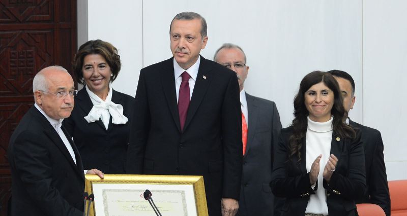 Türkiye'de tarihi gün: Halkın seçtiği ilk cumhurbaşkanı yemin etti