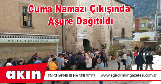 Cuma Namazı Çıkışında Aşure Dağıtıldı
