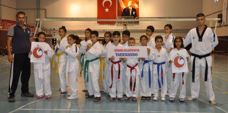 TEKVANDONUN EĞİRDİR'DE AYAK İZLERİ