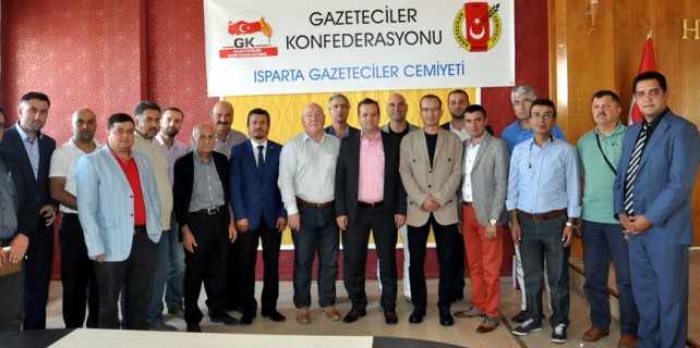 YEREL BASININ SORUNLARI ISPARTA'DA TARTIŞILDI