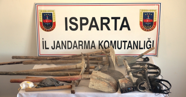 KAÇAK KAZI YAPAN 5 KİŞİ YAKALANDI