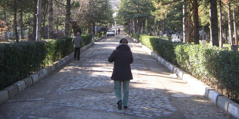 Kabristan ziyareti için Belediye ücretsiz araç kaldıracak