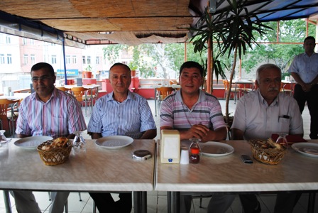 Eğirdir Köy Muhtarları İl Jandarma Alay Komutanı Albay Ömer Uyan'a Veda Yemeği Düzenledi