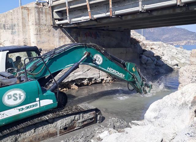 eğirdir haber,akın gazetesi,egirdir haberler,son dakika,Yeşilada Yolu Köprüsünün Altı Temizlendi