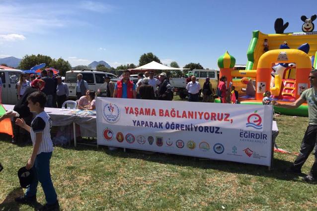 Eğirdir'de Uçurtma Şenliği ve Çocuk Oyunları etkinliği düzenlendi 