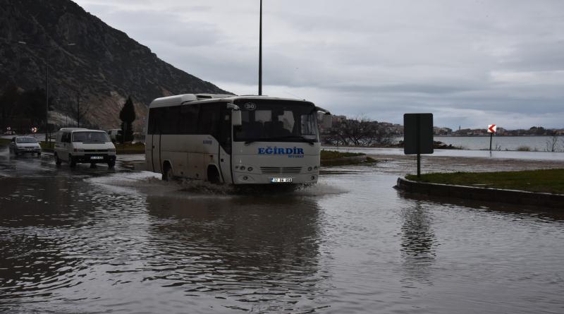 Yola Biriken su kazaya davetiye çıkarıyor