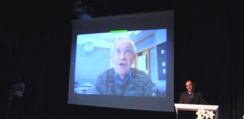 Chomsky SDÜ'den Dünyaya Seslendi