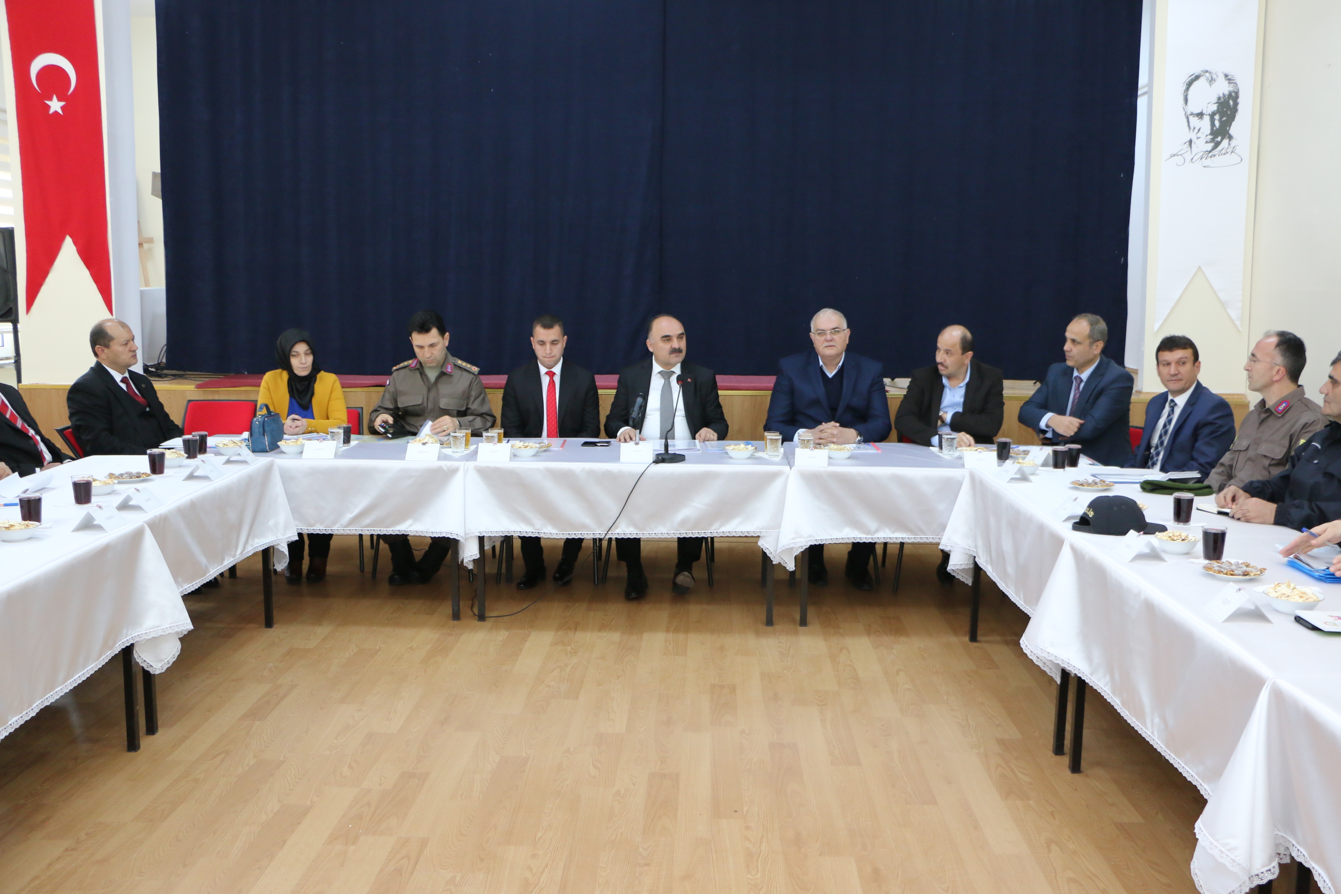 VALİ GÜNAYDIN ATABEY İLÇESİNDE MUHTARLARLA BULUŞTU
