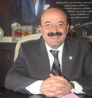 ULUBORLU BELEDİYE BAŞKANI ÜNVERDİ, BELEDİYE BİNASINI OKUL İÇİN DEVRETTİ