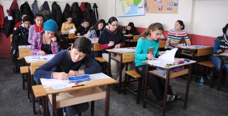 TEOG SINAVINDA EĞİRDİR'DE 448 ÖĞRENCİ TER DÖKTÜ