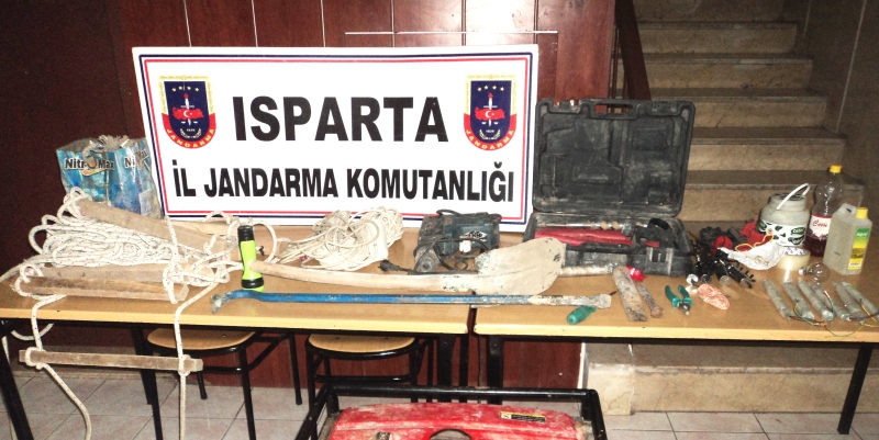 Kaçak Kazı Yapan 4 kişi Yakalandı