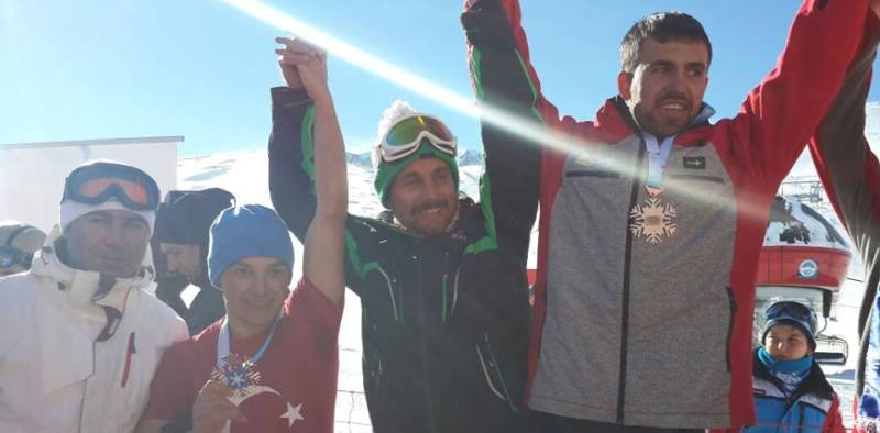 Ahmet Yıldız, Kayakta Türkiye üçüncüsü oldu