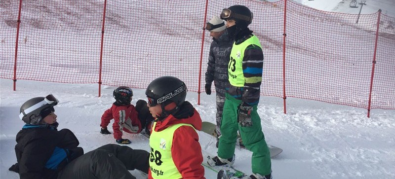 ISPARTALI SNOWBOARDÇULAR PALANDÖKEN'DE