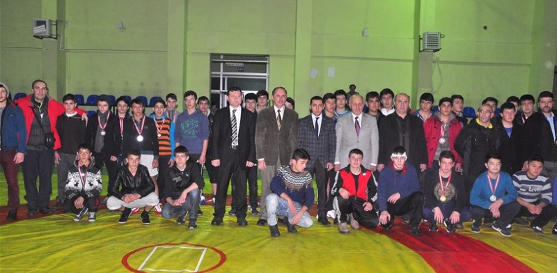 GÜREŞ SERBEST KATEGORİDE  İL BİRİNCİSİ SPOR LİSESİ