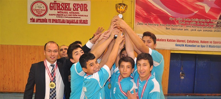 EĞİRDİR MUAZZEZ ve YAŞAR ŞAPÇI OKULU VOLEYBOLDA ŞAMPİYON OLDU