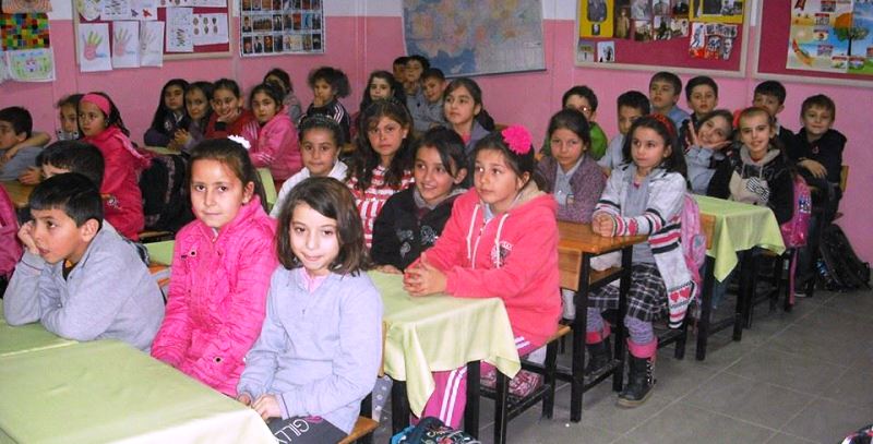 ÖĞRENCİLERE AĞIZ VE DİŞ SAĞLIĞININ ÖNEMİ ANLATILDI