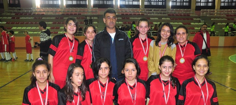 Futsal yıldız kızlarda il birincisi ÜÇ KARDEŞ