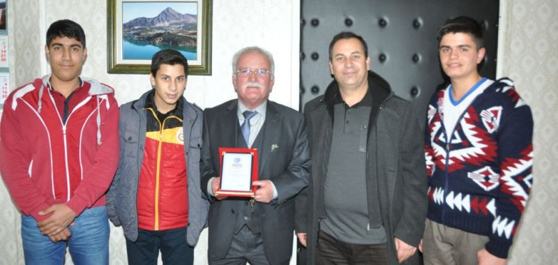 Anadolu Gençlik Derneği'nden Başkan Şengöl'e teşekkür plaketi