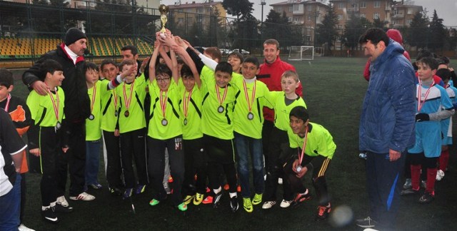 Küçük Erkek Futbolda Eğirdir S.D. Ortaokulu 3'ncü Oldu