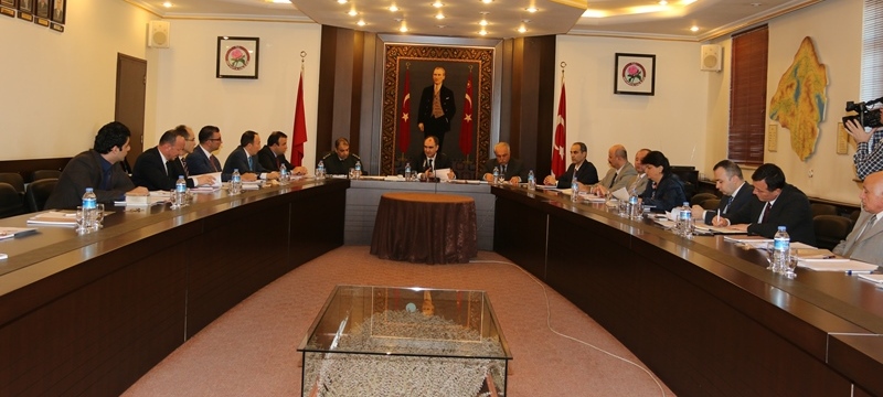 VALİ ÖZKAN; 