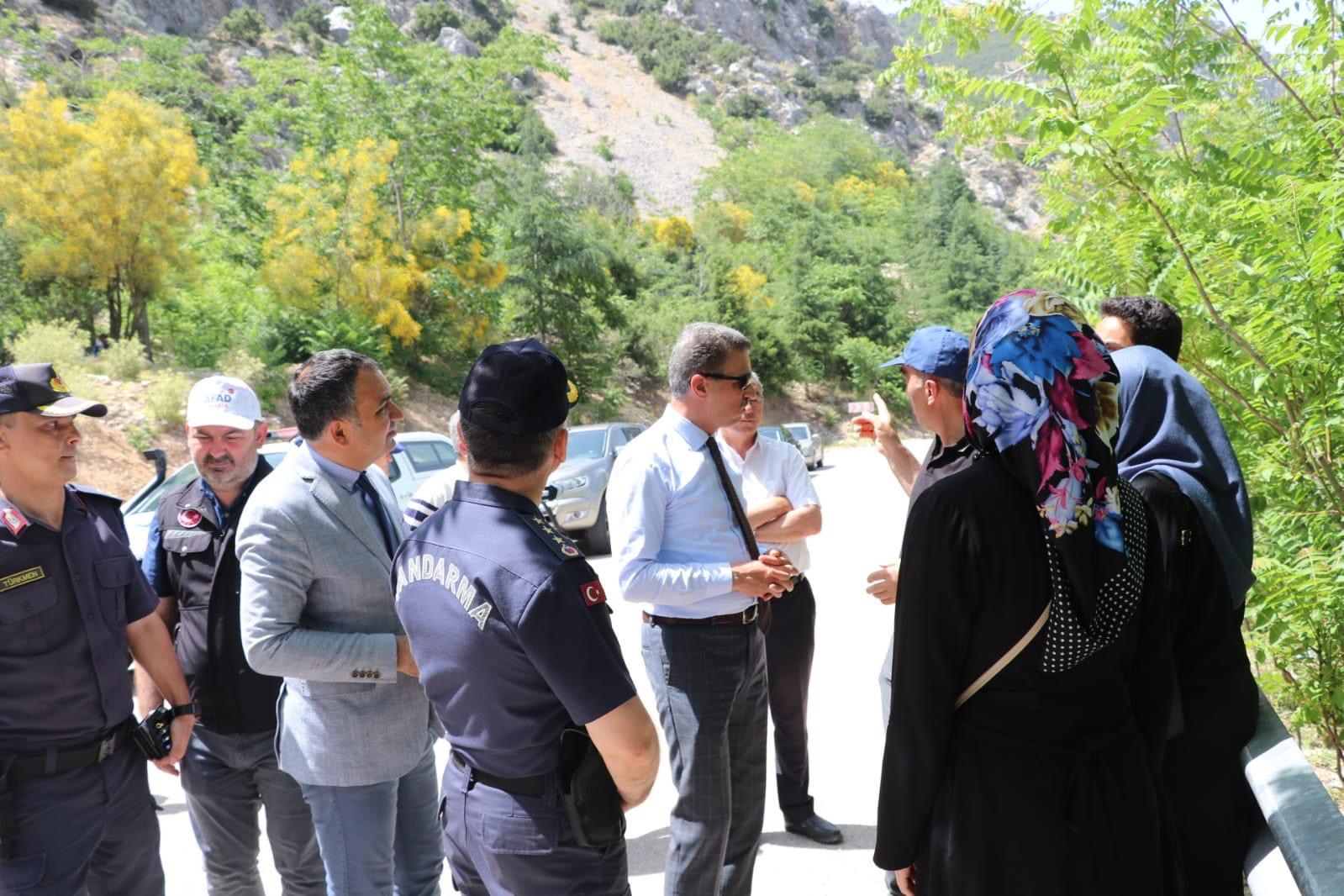 Vali Aydın Baruş, Eğirdir’de Kaybolan Vatandaşımızın Arama – Kurtarma Çalışmalarını Yerinde Takip Etti