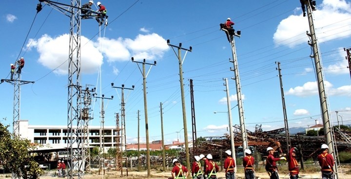 ELEKTRİK KESİNTİSİ HAYATI FELÇ ETTİ...