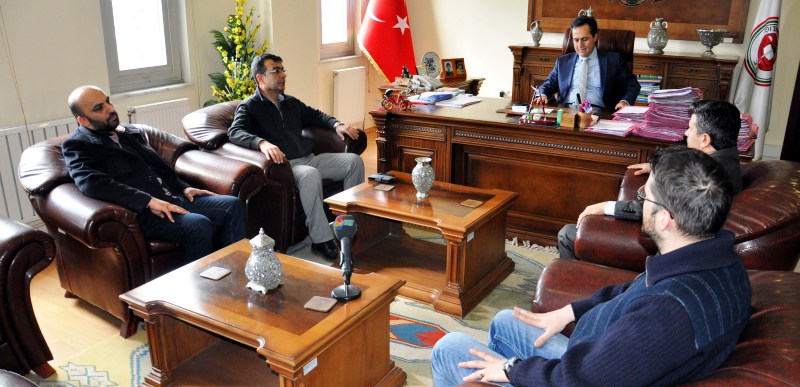 Gazetecilerden taziye ziyareti