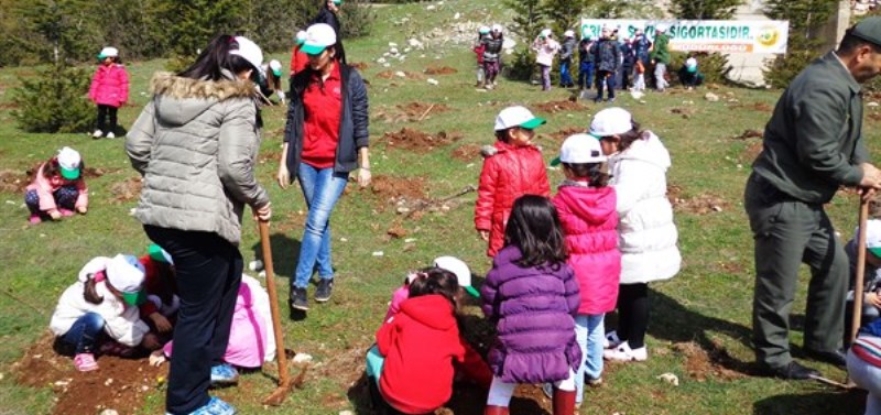 eğirdir haber,akın gazetesi,egirdir haberler,son dakika,Anaokulu Öğrencileri Fidan Dikti