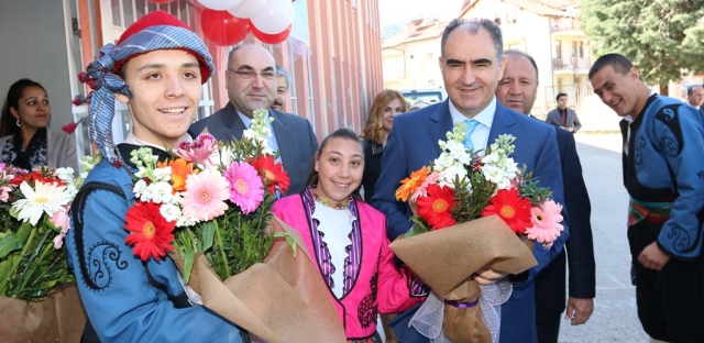 Vali Özkan Özel Çocuklarla Biraraya Geldi