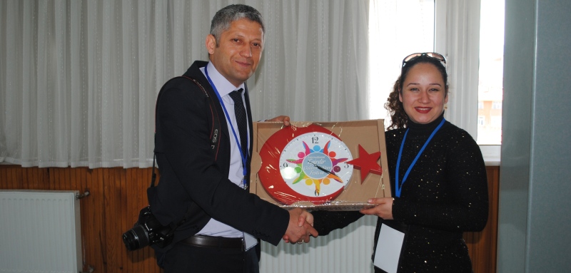 Gazetemiz Muhabiri Emel Turan Kartal'a Hediye...