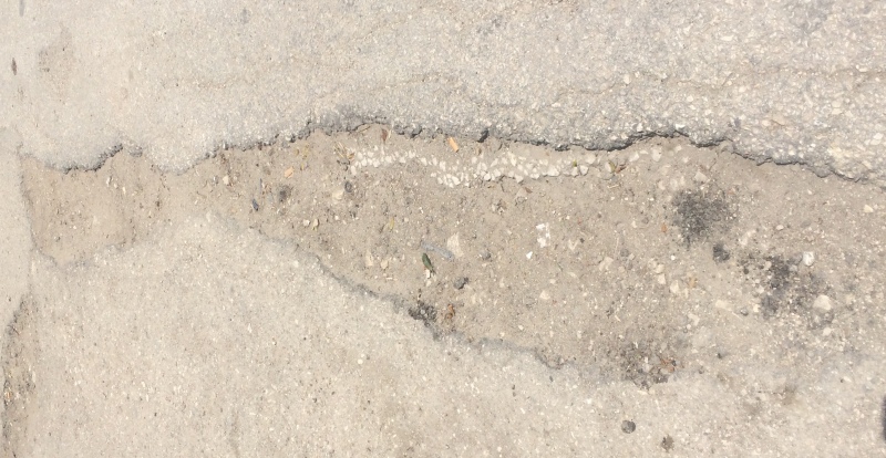 ŞEHİR İÇİ YOLLARIN BOZUKLUĞU TEPKİLERE YOL AÇIYOR
