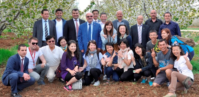 'Gül'ün ardından kiraz için de ilk kafile Isparta'ya geldi