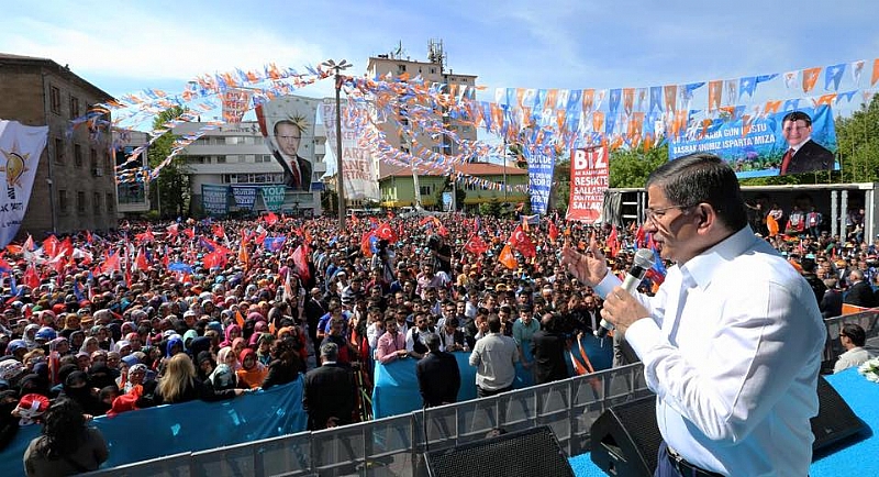 BAŞBAKAN DAVUTOĞLU ISPARTA'DA SEÇMENİNE SESLENDİ