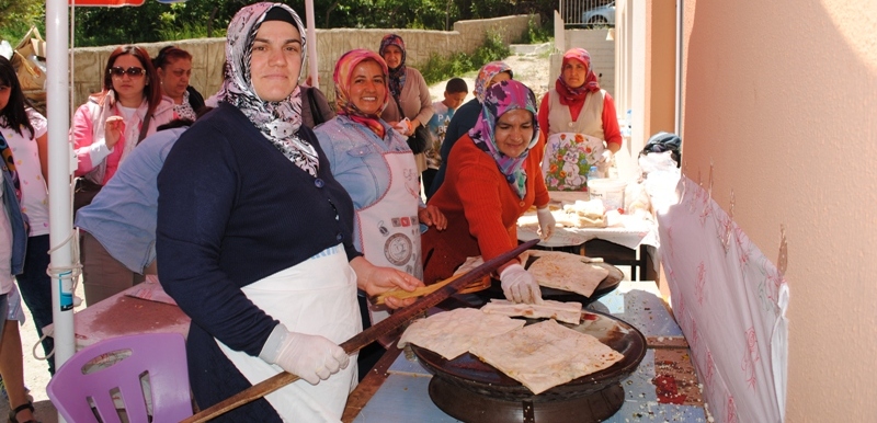 Eğirdir S. Demirel Okulu Kermes Düzenledi