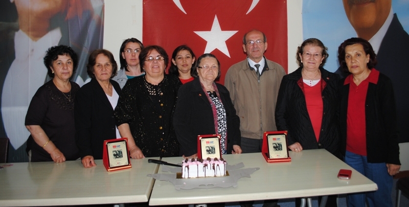 CHP Kadın Kolları Yılın Annesini Belirledi
