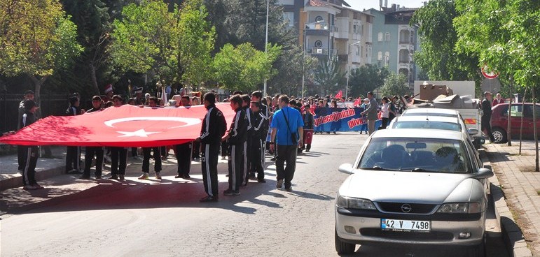Gençlik Haftası Etkinlikleri Gençlik Yürüyüşü Yapıldı