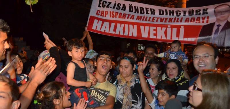 Romanlar, Dinçtürk'ü Bağrına Bastı!