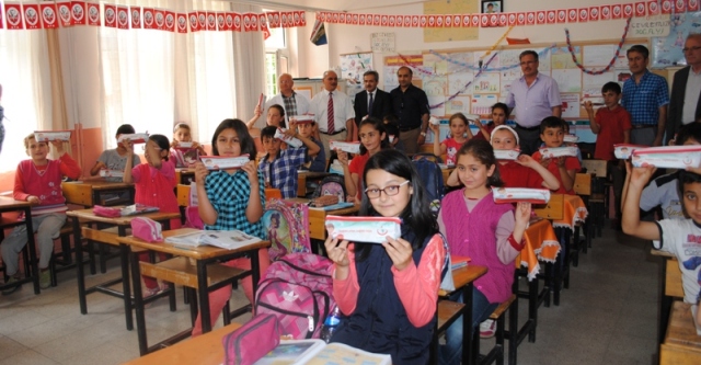 Eğirdir'de 1774 Öğrenciye Diş Fırçası ve Diş Macunu Dağıtıldı