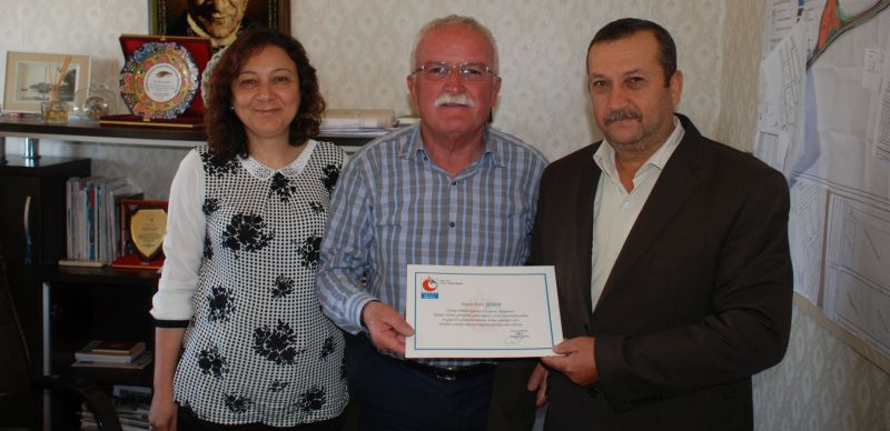 Başkan Şengöl'den emekli olan personele takdirname