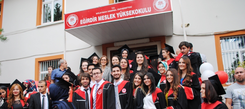 EĞİRDİR MYO'DA MEZUNİYET SEVİNCİ YAŞANDI