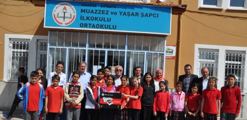 Başkan Ömer Şengöl'den Öğrencilere Yazıcı Hediyesi
