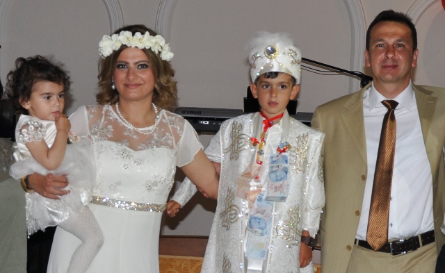 Ömer, erkekliğe adım attı