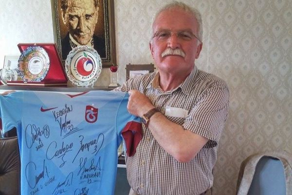 Trabzonsporlu Yusuf Erdoğan'dan Başkan Şengöl'e forma jesti